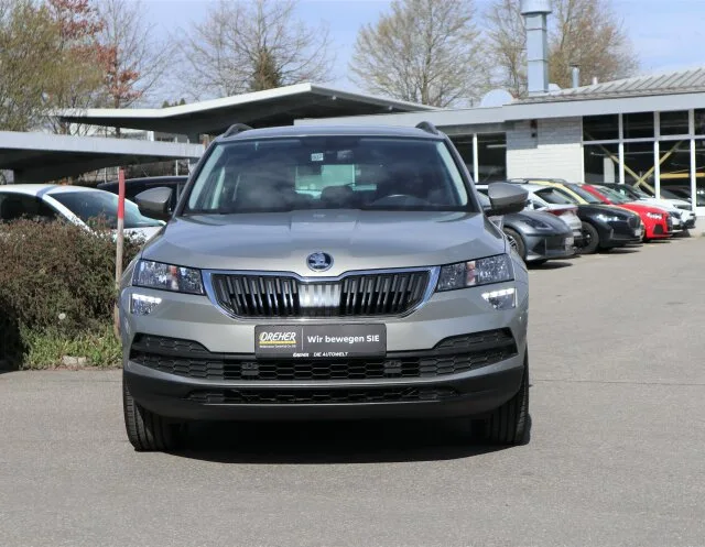 SKODA Karoq STYLE /AUTOMATIK/SITZHEIZ/RÜ-KAM/MET/UVM – Bild 2
