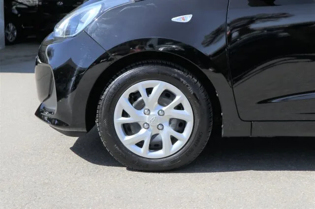 HYUNDAI i10 TREND PLUS / KLIMA/SITZHEIZ/PDC / BC / MET. – Bild 3