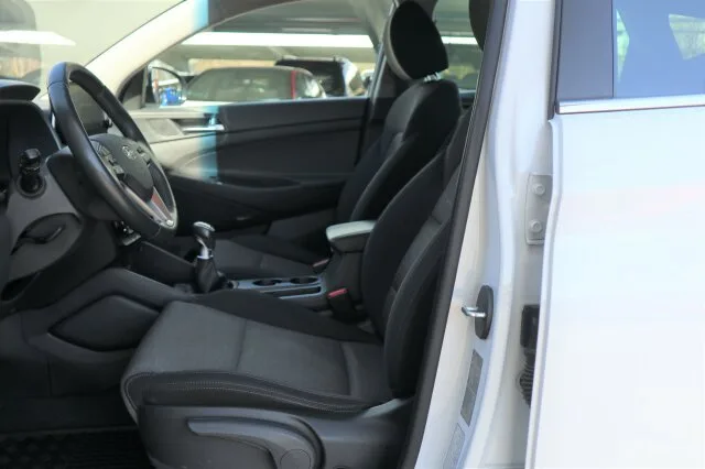 HYUNDAI Tucson 1.6 Advantage 2WD Navi/Klima/BC/eFH. NSW – Bild 7