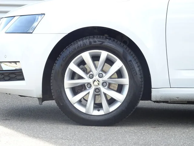 SKODA Octavia Combi Carplay DSG Leder Navi Sitzhzg Abstandsw. – Bild 6