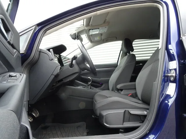 VW Golf VIII 1.5 TSI Active Navi/Klima/LED Sitzhzg. – Bild 6