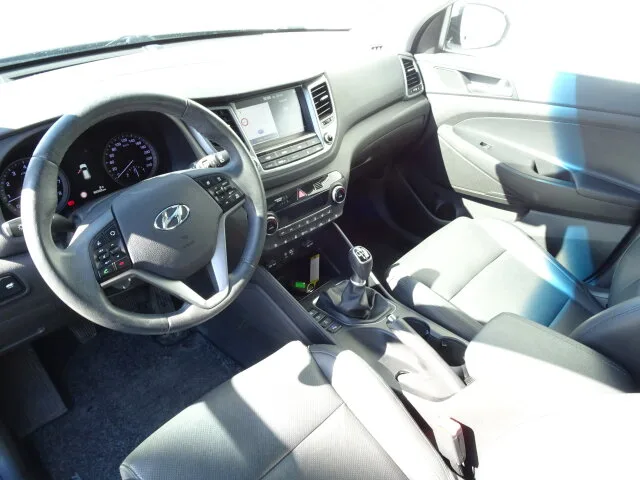 HYUNDAI Tucson 1.6 Premium 4WD Navi/Pano.-Dach/Klima/LED – Bild 8