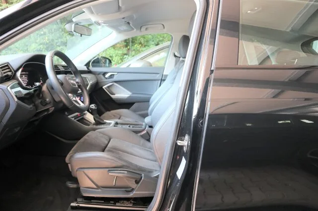 AUDI Q3 40 2.0 TFSI quattro advanced Autom./Kamera – Bild 8