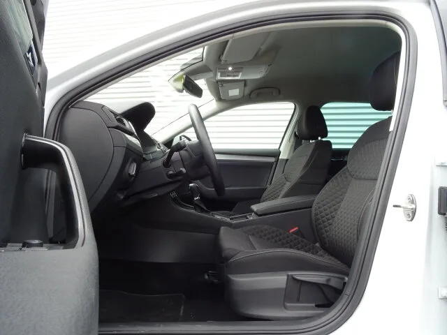 SKODA Superb Combi 2.0 TDI DSG AHK nur 25tkm Ambition Autom. – Bild 7