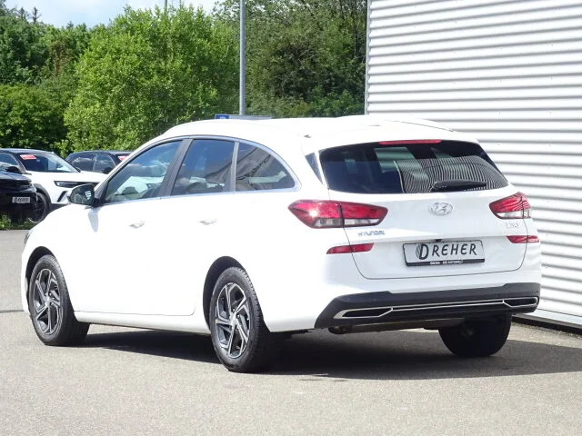 HYUNDAI i30 Kombi Automatik Kamera Klima PDC Select eFH. – Bild 4
