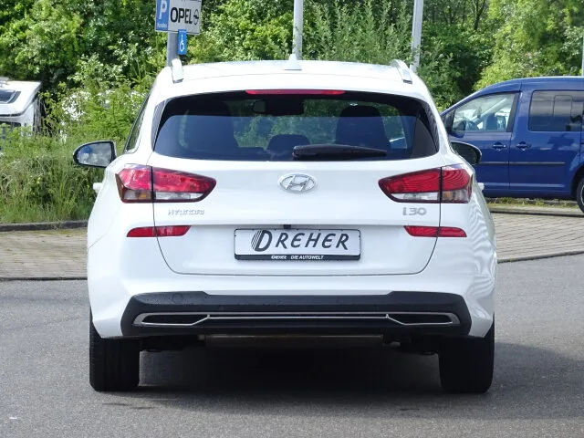 HYUNDAI i30 Kombi Automatik Kamera Klima PDC Select eFH. – Bild 5