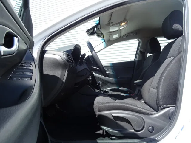 HYUNDAI i30 Kombi Automatik Kamera Klima PDC Select eFH. – Bild 7