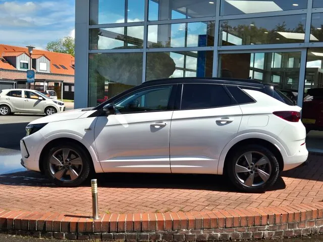 OPEL Grandland 4x4 PHEV GSe BC Navi/Autom./Klima/LED – Bild 3