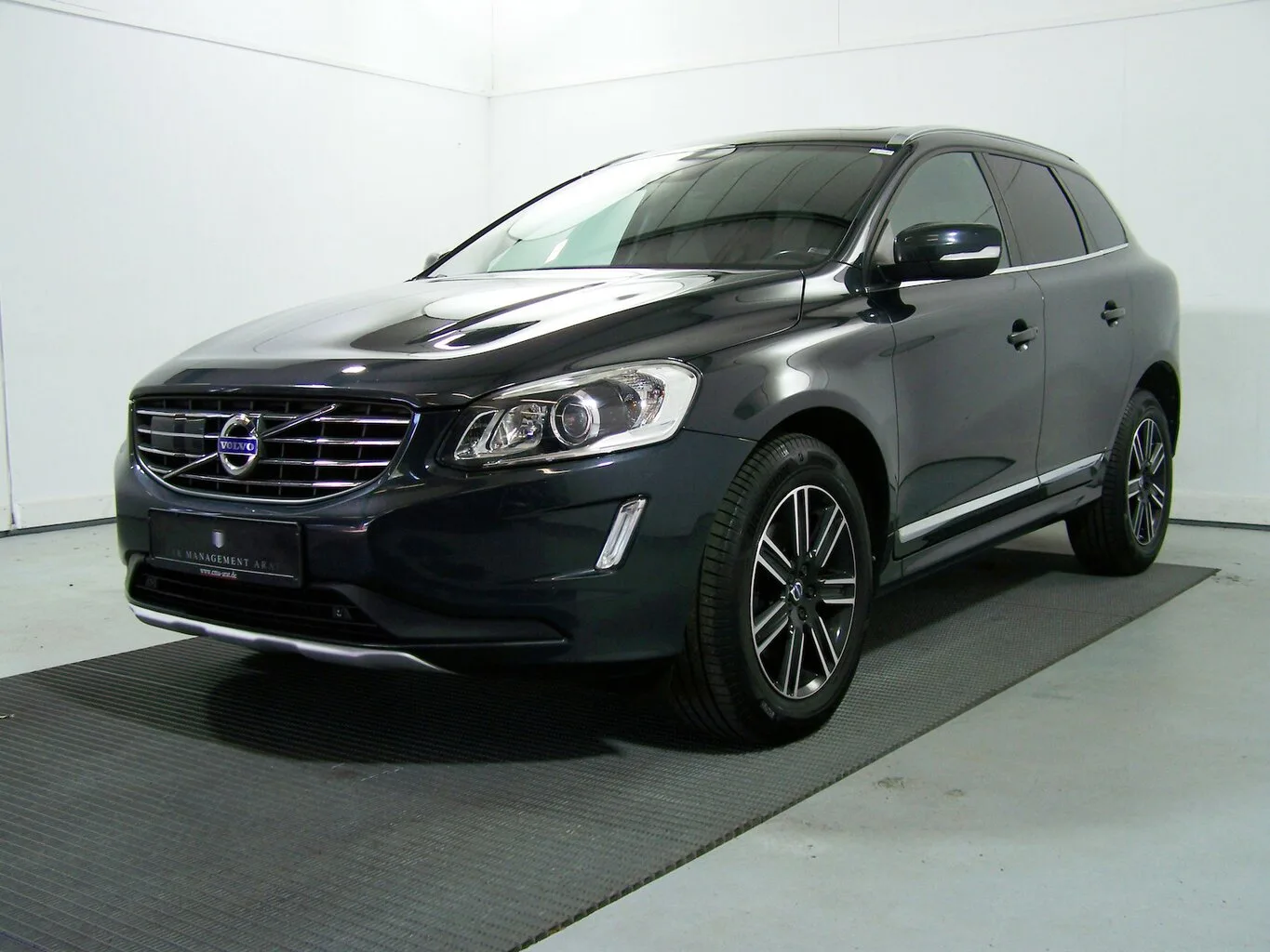 VOLVO XC60 D4 Summum PANO+LEDER+AMB+NAV+KAMER+ACC+PDC... – Bild 4