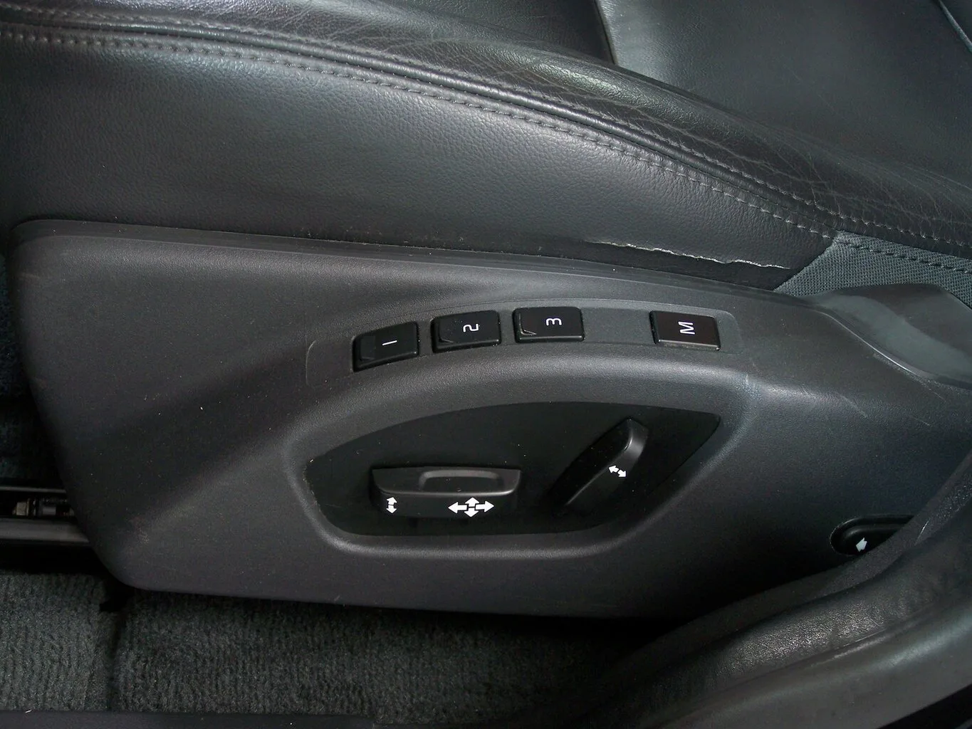 VOLVO XC60 D4 Summum AUTOM LEDER+NAVI+PDC+AMBIENT+SHZ... – Bild 7