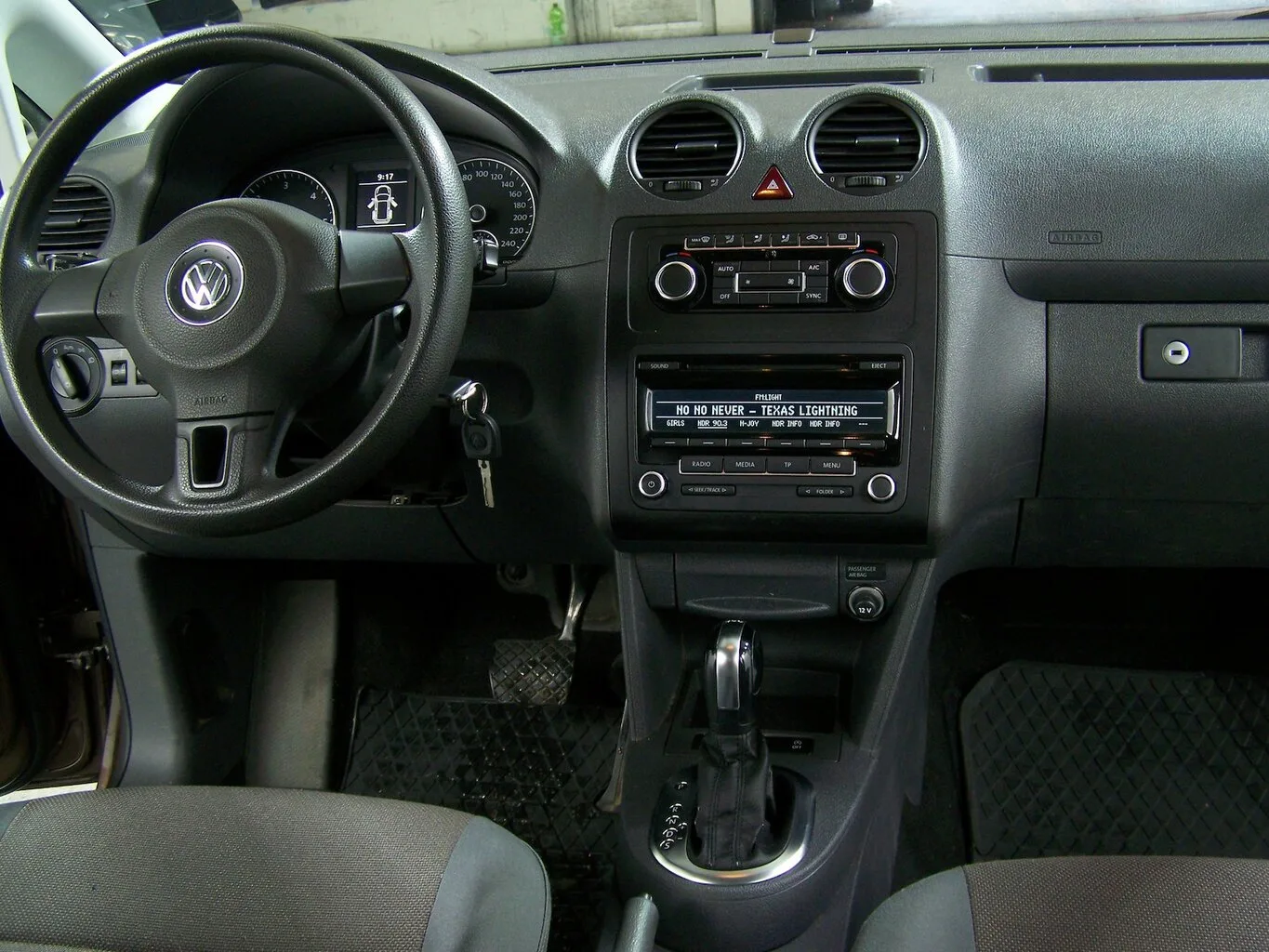 VW Caddy Maxi 1.6 TDI Trendline AUTOM KLIMAAUTO+PDC... – Bild 5