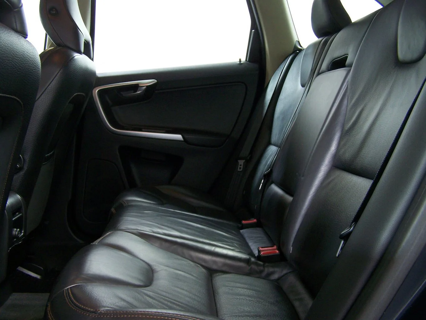 VOLVO XC60 D5 Momentum Autom NAVI+LEDER+PDC... – Bild 7