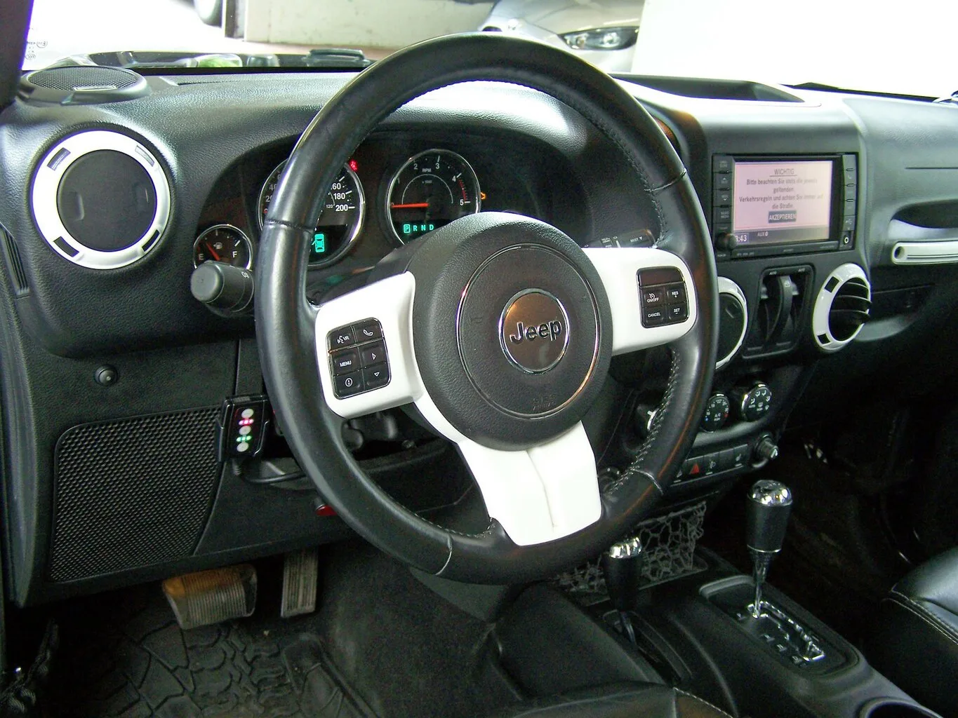 JEEP Wrangler 2.8 CRD X LEDER+AHK+NAVI+PDC+SHZ+TEMP... – Bild 7