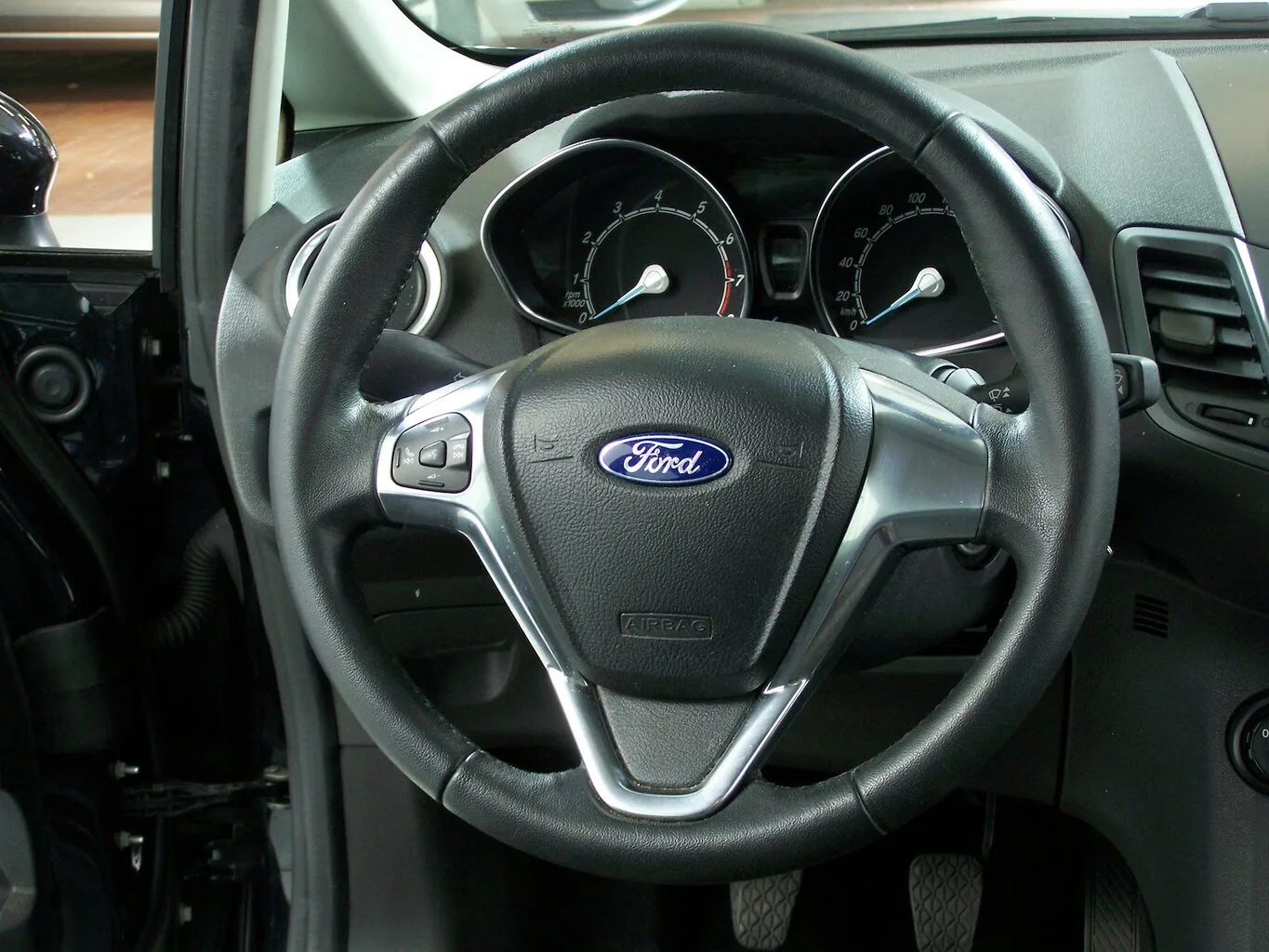 FORD Fiesta 1.0 KLIMA+BFS+SITZH.+ PDC... – Bild 8