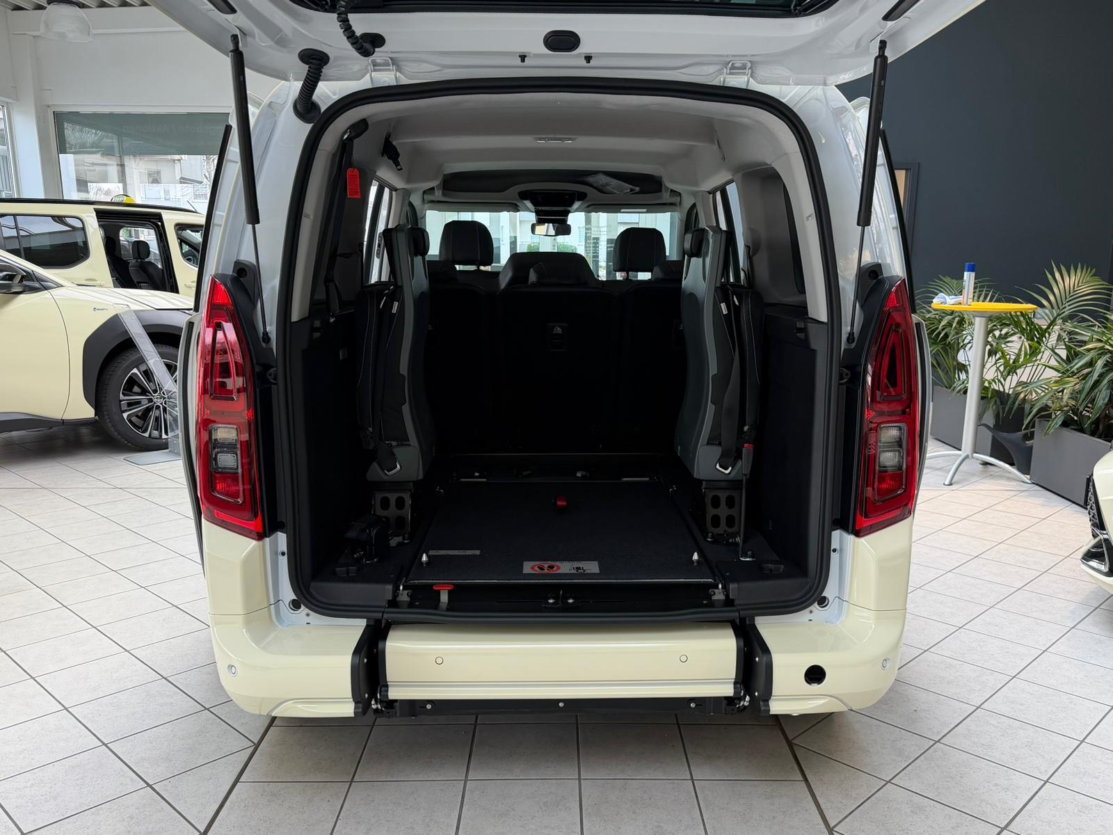 Toyota Proace City Verso Teamplayer L2 1,5-D Taxi – Bild 2