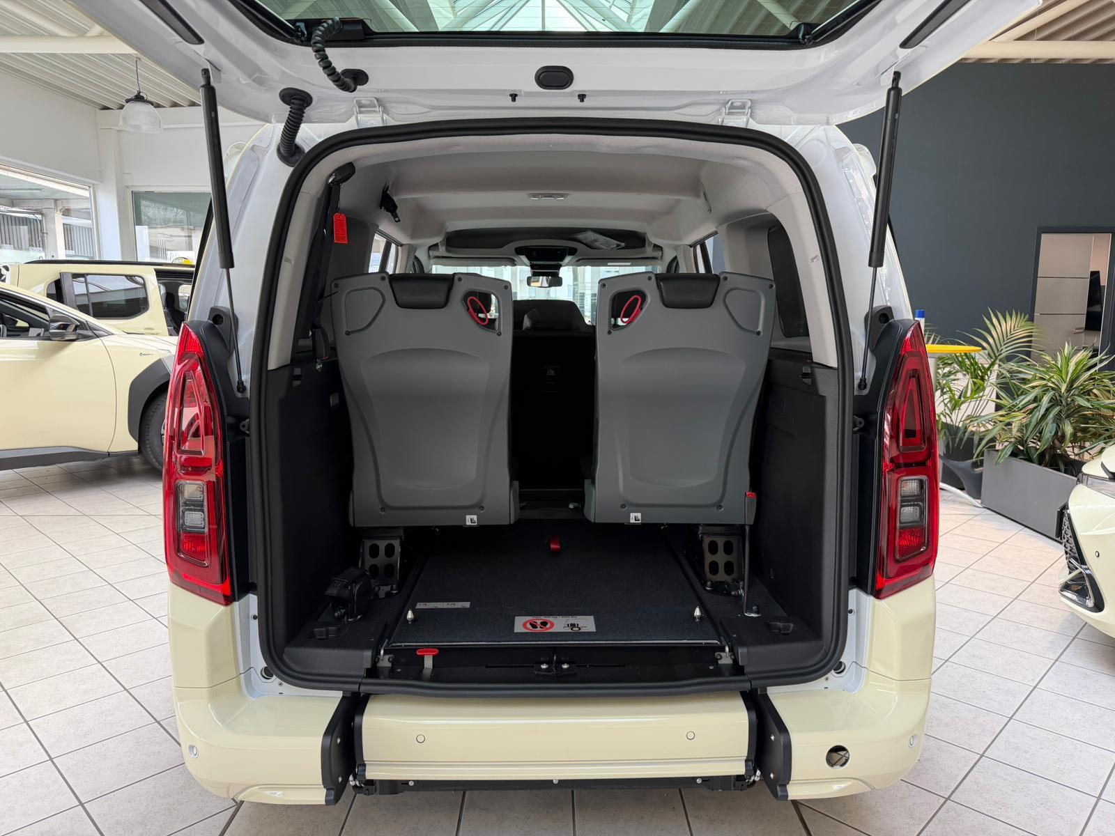 Toyota Proace City Verso Teamplayer L2 1,5-D Taxi – Bild 4