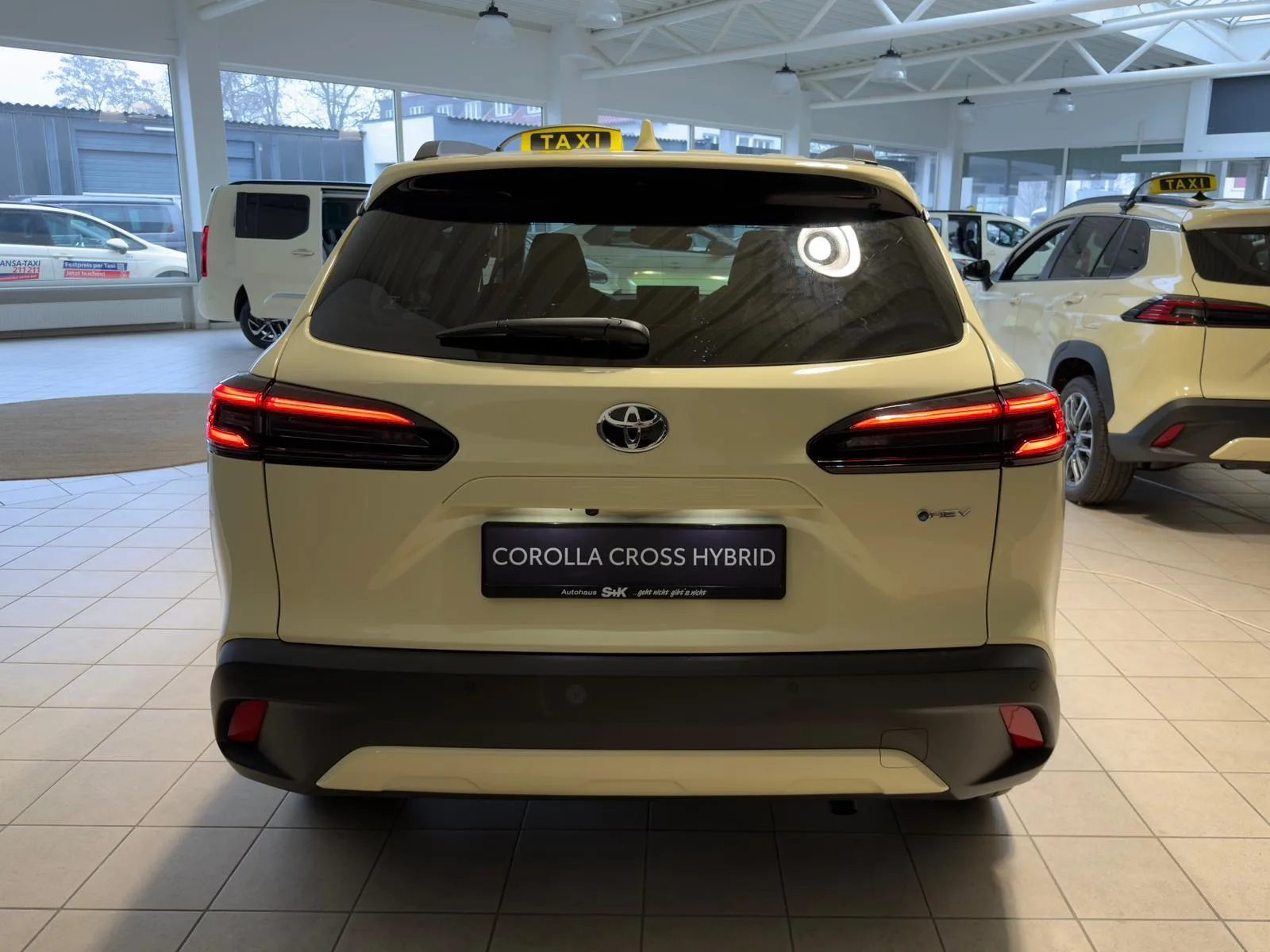 Toyota Corolla Cross 1.8 Teamplayer 4x2 Taxi – Bild 2