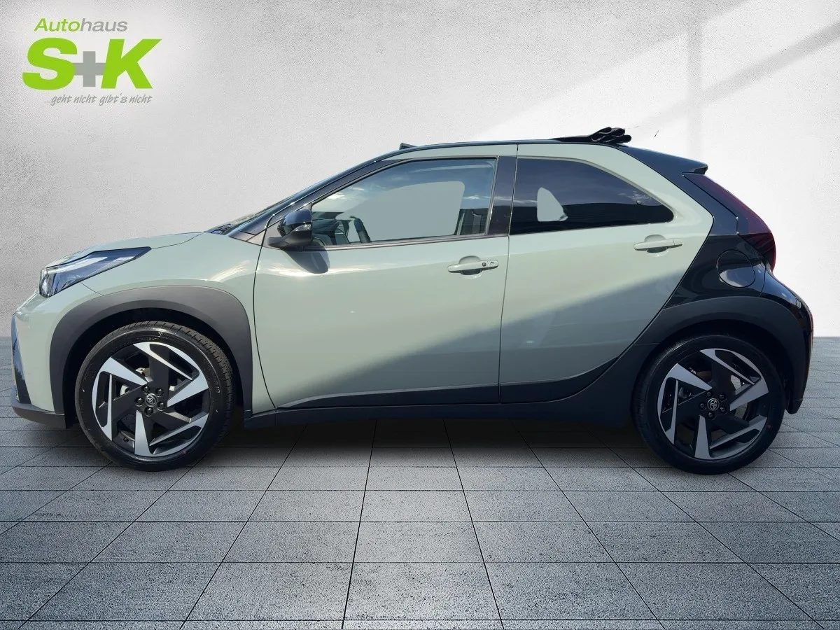Toyota Aygo X 1,5 l Lounge CVT+SHZ+R-KAM+JBL+Faltschieb – Bild 2