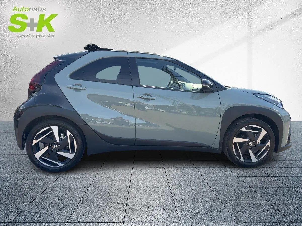 Toyota Aygo X 1,5 l Lounge CVT+SHZ+R-KAM+JBL+Faltschieb – Bild 5