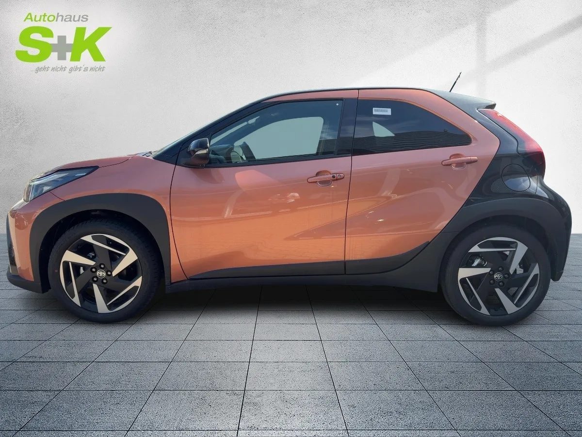 Toyota Aygo X 1,5 l Lounge CVT ABS Fahrerairbag ESP SER – Bild 2