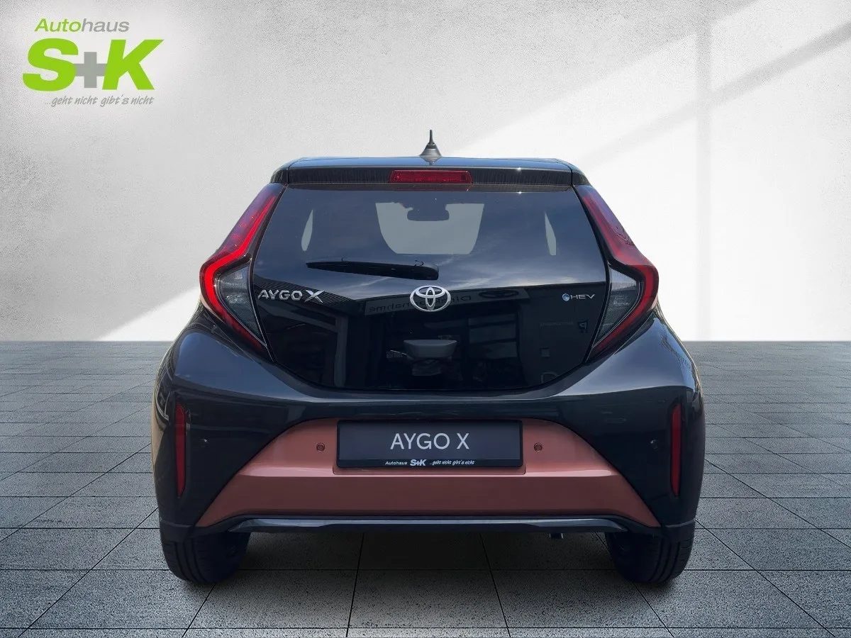 Toyota Aygo X 1,5 l Lounge CVT ABS Fahrerairbag ESP SER – Bild 3