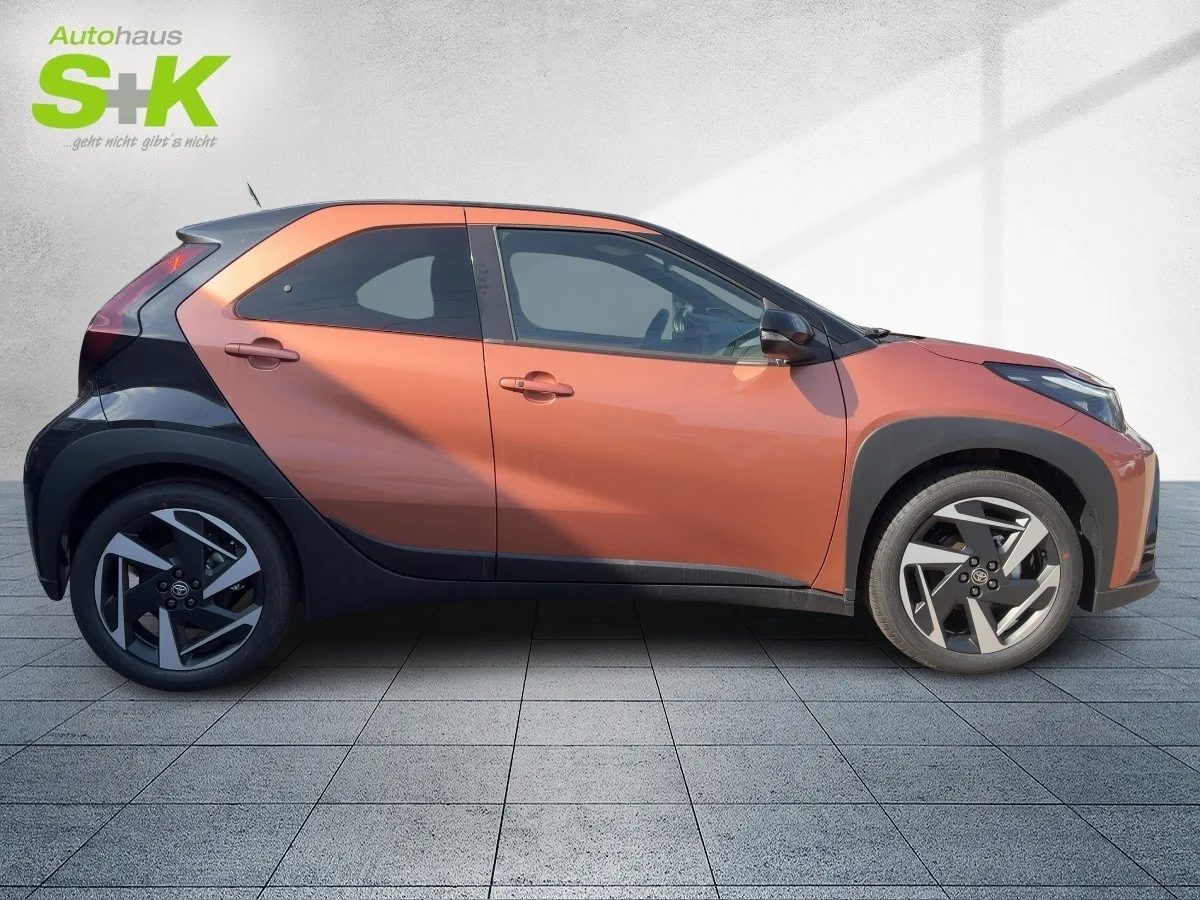 Toyota Aygo X 1,5 l Lounge CVT ABS Fahrerairbag ESP SER – Bild 5