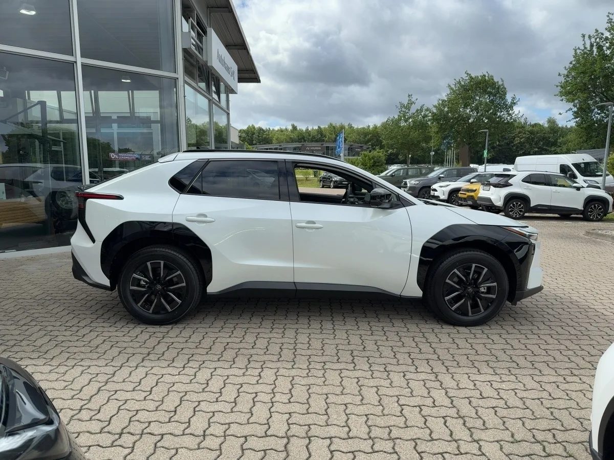 Toyota bZ4X Teamplayer *Carplay *Sitzheizung*Wärmepumpe – Bild 5