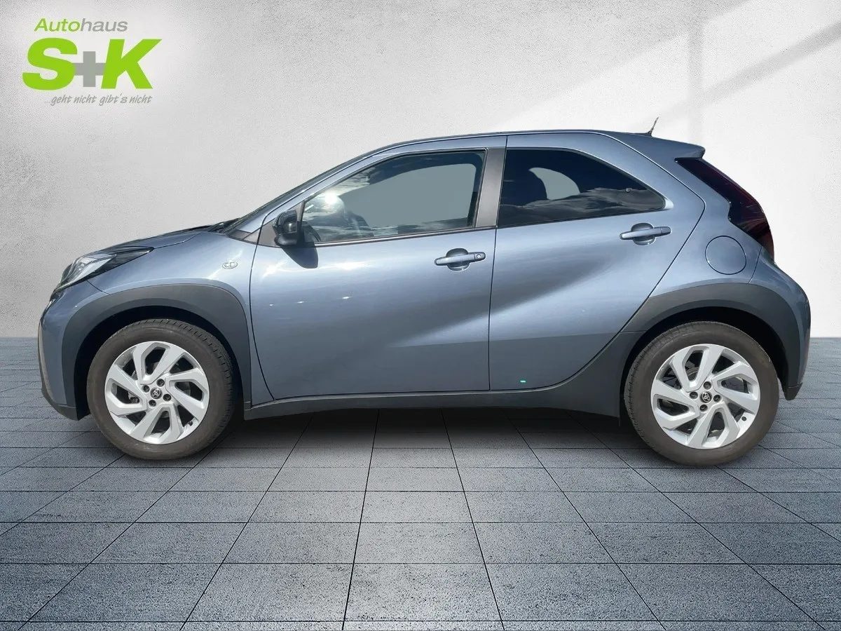 Toyota Aygo X 1.0 VVT-i Active +CARPLAY+KAMERA+SHZ+ACC+ – Bild 2