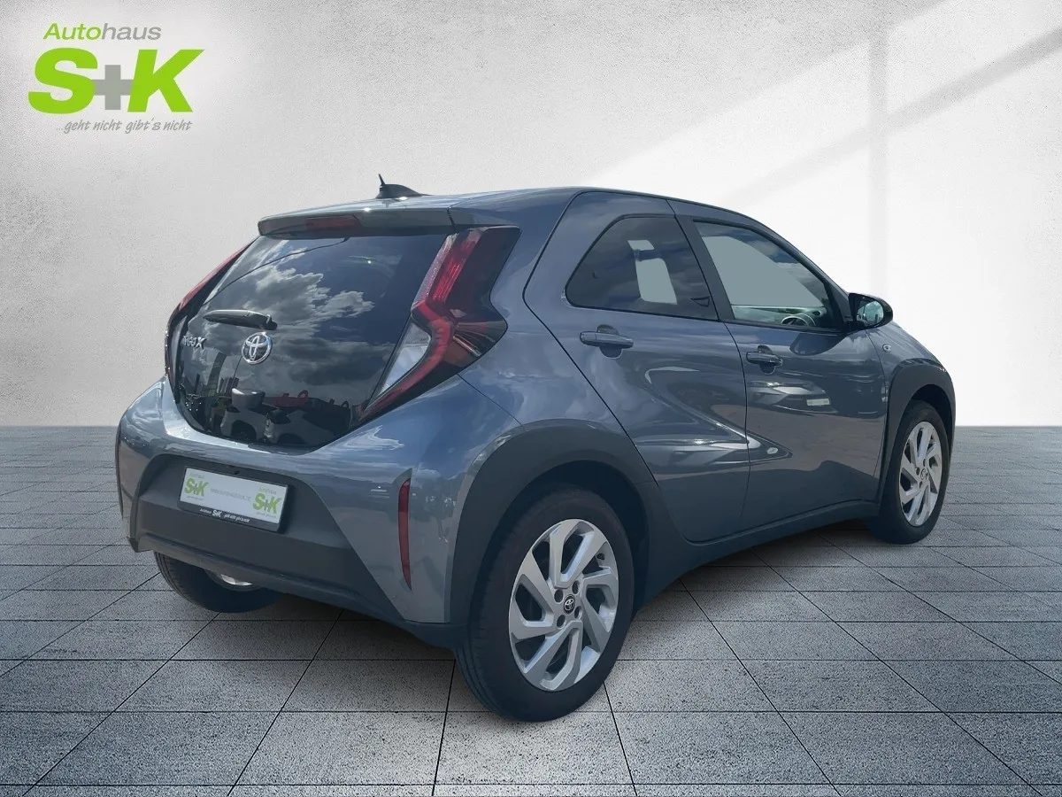 Toyota Aygo X 1.0 VVT-i Active +CARPLAY+KAMERA+SHZ+ACC+ – Bild 4
