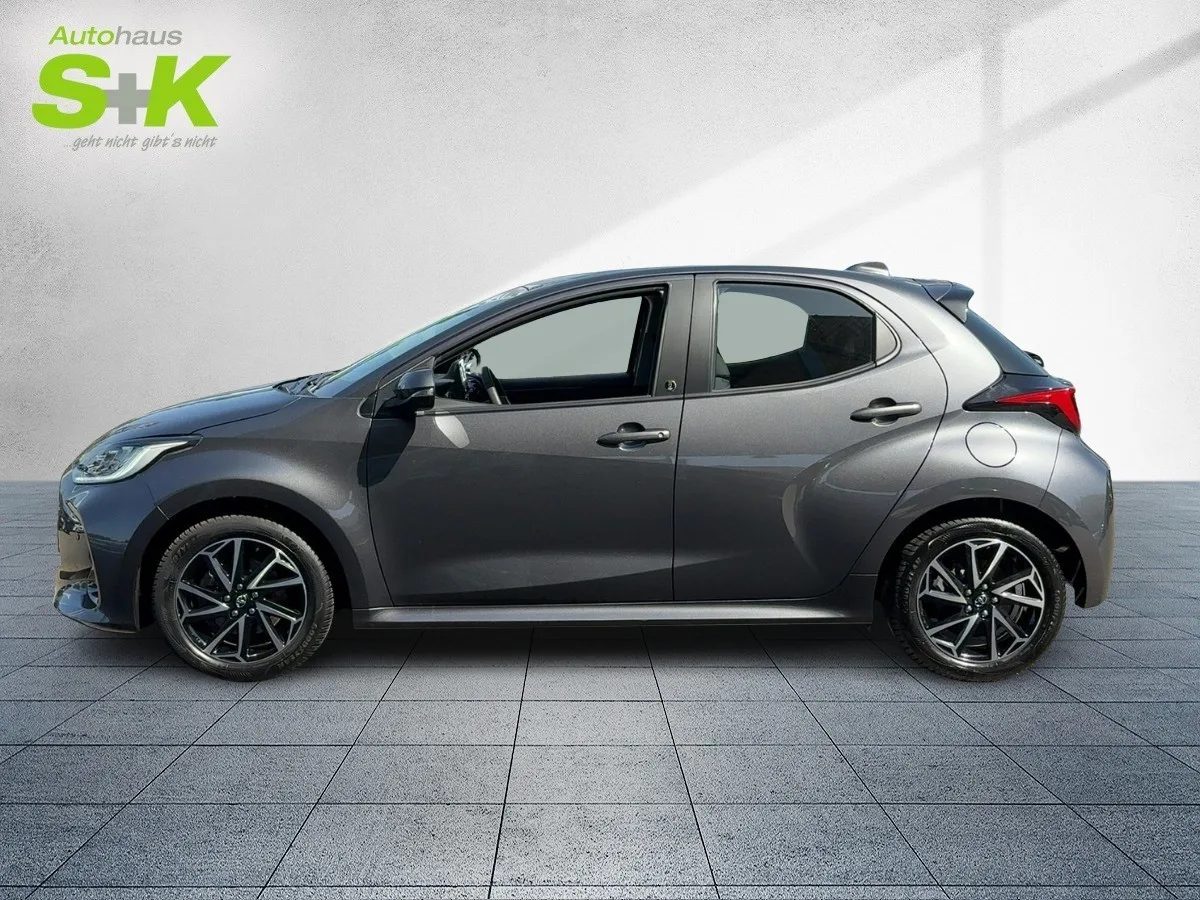Toyota Yaris 1,5 Hybrid Team D*Allwetter*Carplay*R-Kame – Bild 2