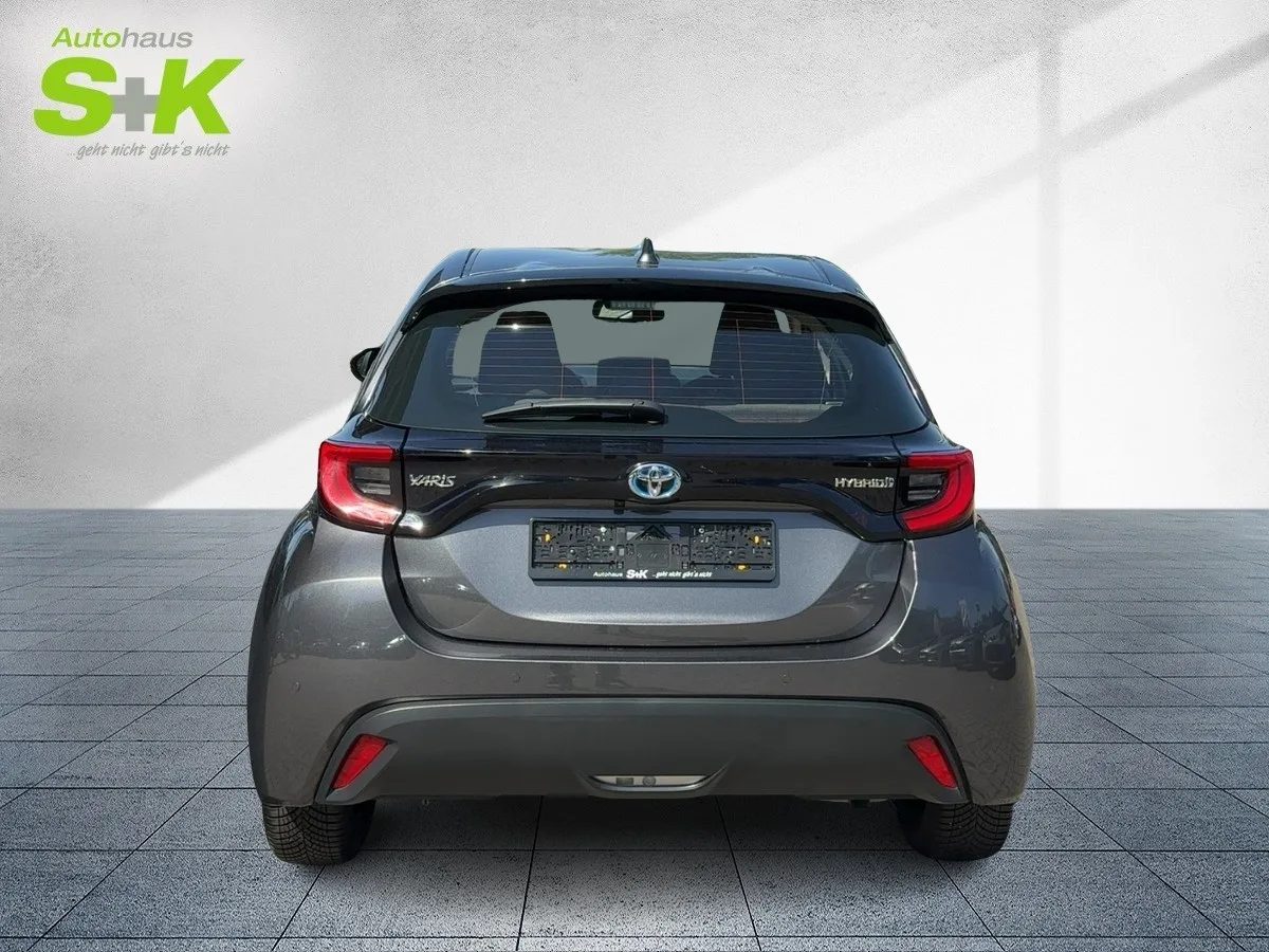Toyota Yaris 1,5 Hybrid Team D*Allwetter*Carplay*R-Kame – Bild 3
