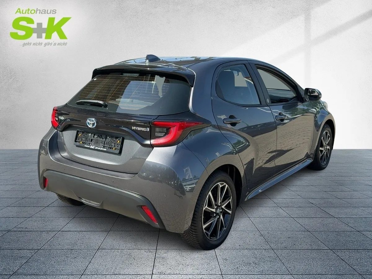 Toyota Yaris 1,5 Hybrid Team D*Allwetter*Carplay*R-Kame – Bild 4