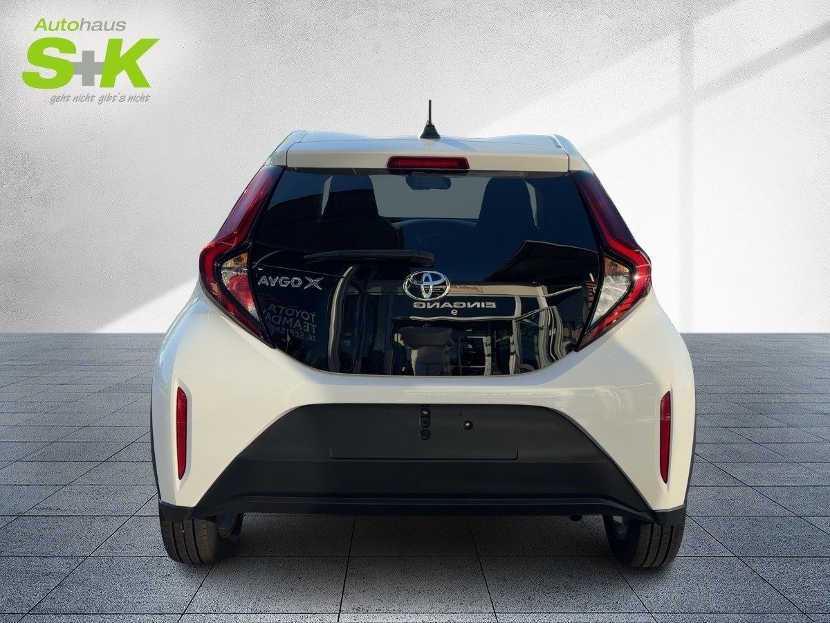 Toyota Aygo X 1,0 Ltr. Pure*Carplay*LED*R-Kamera*Sitzhe – Bild 3