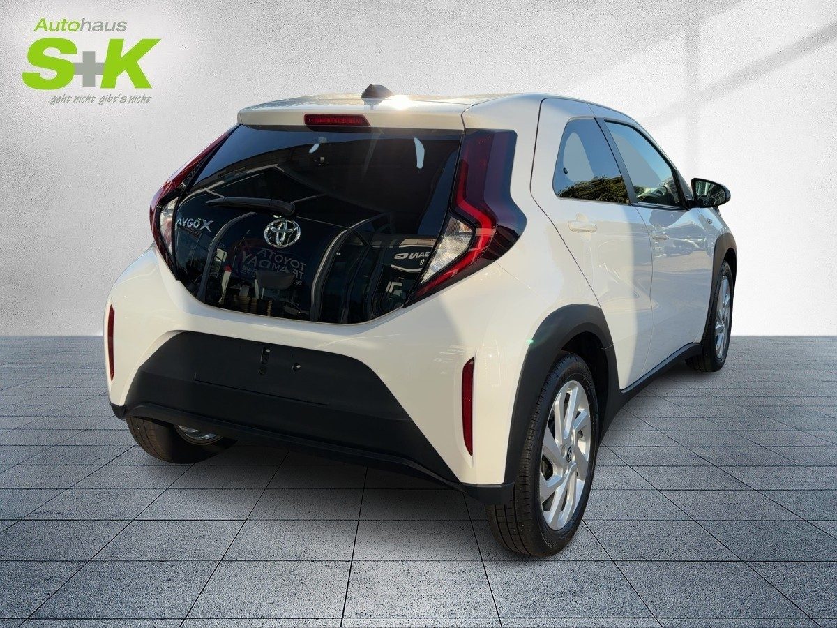 Toyota Aygo X 1,0 Ltr. Pure*Carplay*LED*R-Kamera*Sitzhe – Bild 4