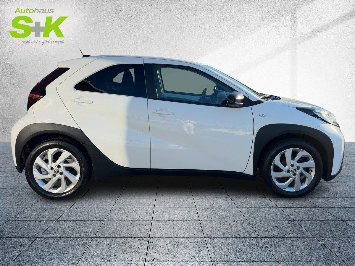 Toyota Aygo X 1,0 Ltr. Pure*Carplay*LED*R-Kamera*Sitzhe – Bild 5