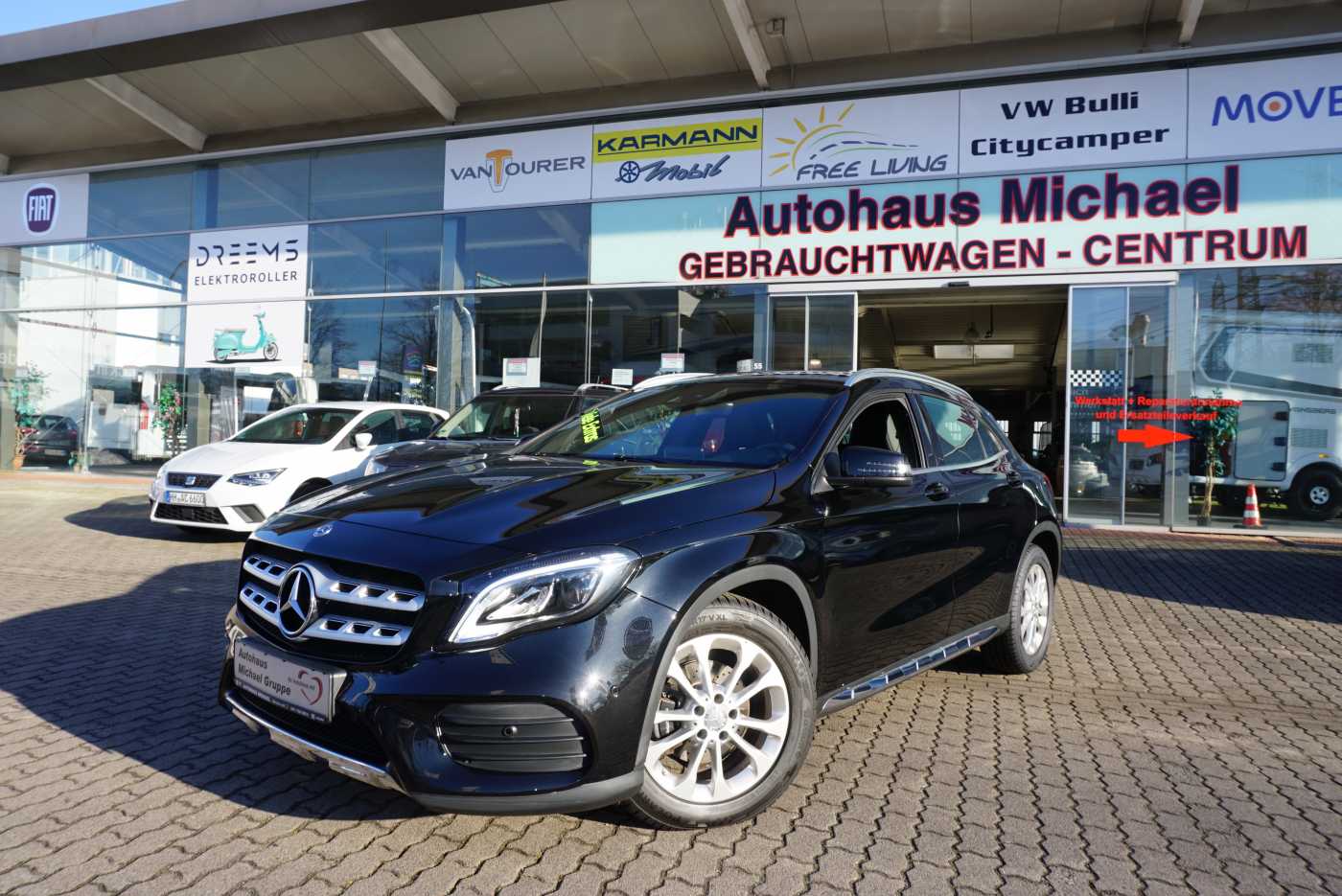 MERCEDES-BENZ GLA 180 7G-DCT AMG Line