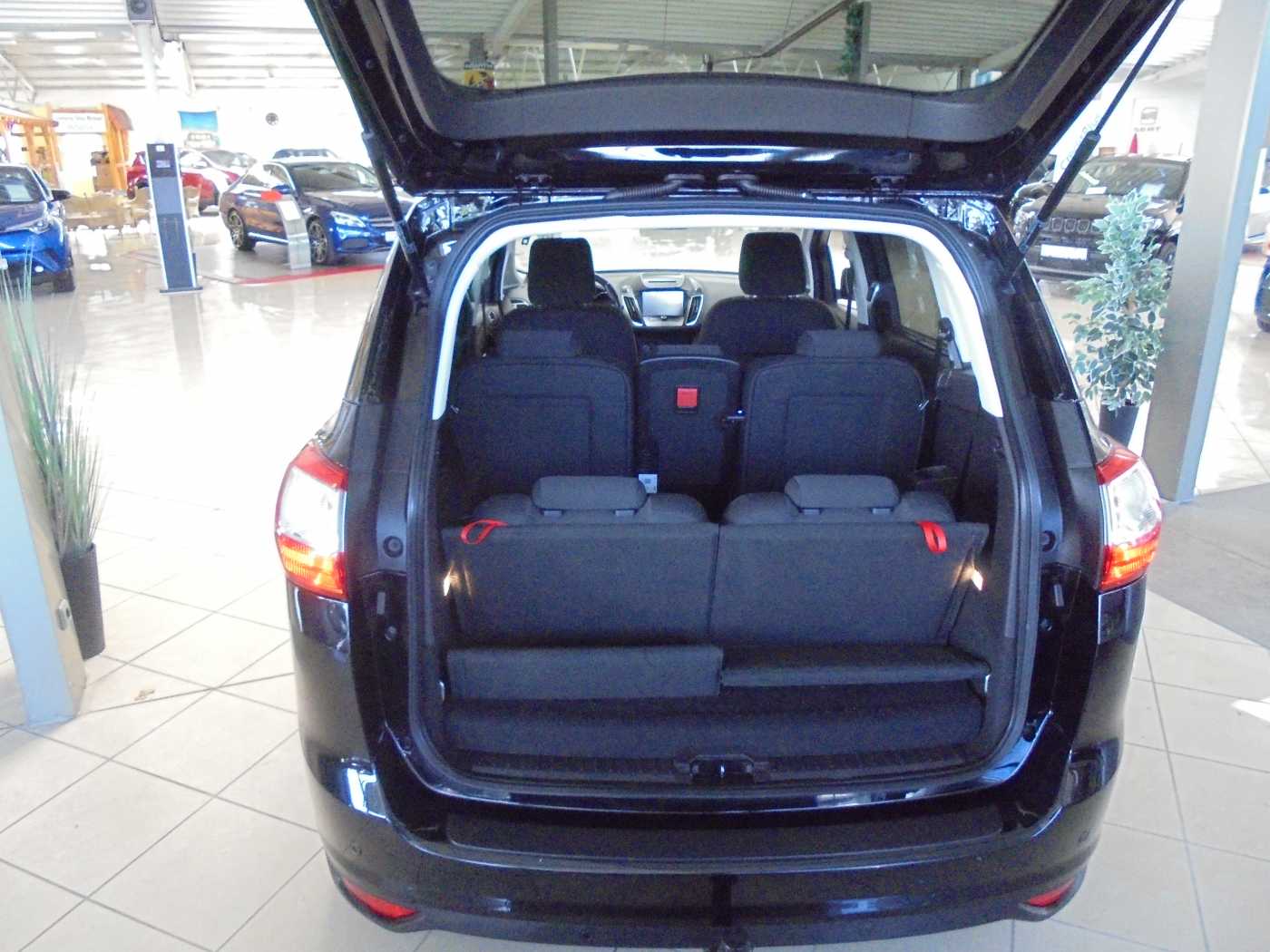 FORD C-Max Grand 1.5 EcoBoost 'Lenkradheizung, Navigation' – Bild 4