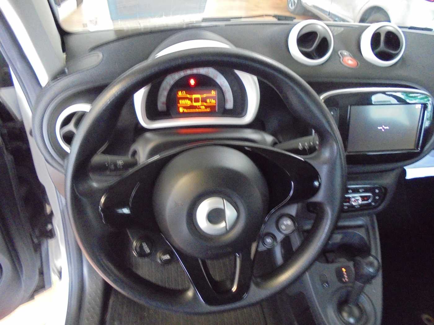 SMART fortwo coupe smart twin 'Navigation, Sitzheizung' – Bild 5