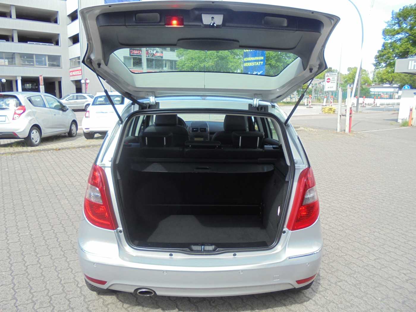 MERCEDES-BENZ A 180 Autotronic Elegance – Bild 4