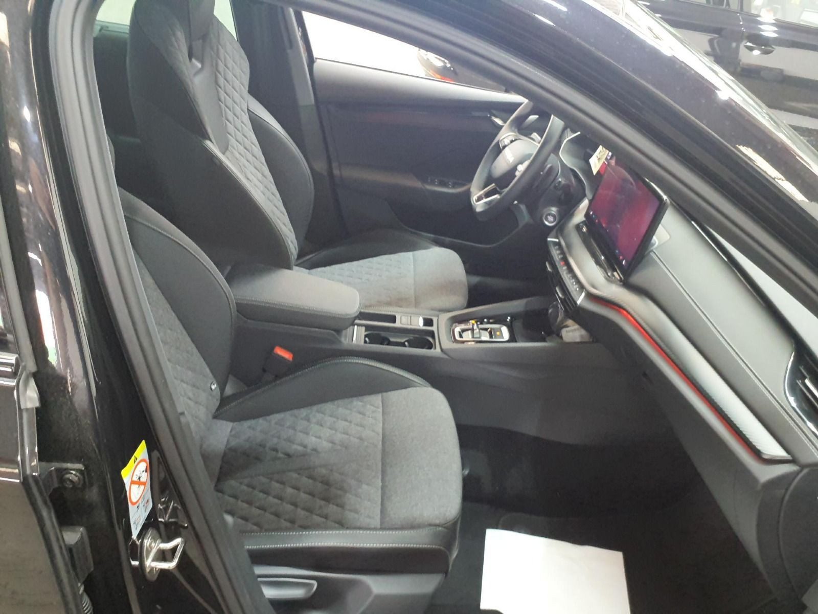 SKODA Octavia Combi 2.0 TDI DSG SPORTLINE NAV+HuD+360° – Bild 3