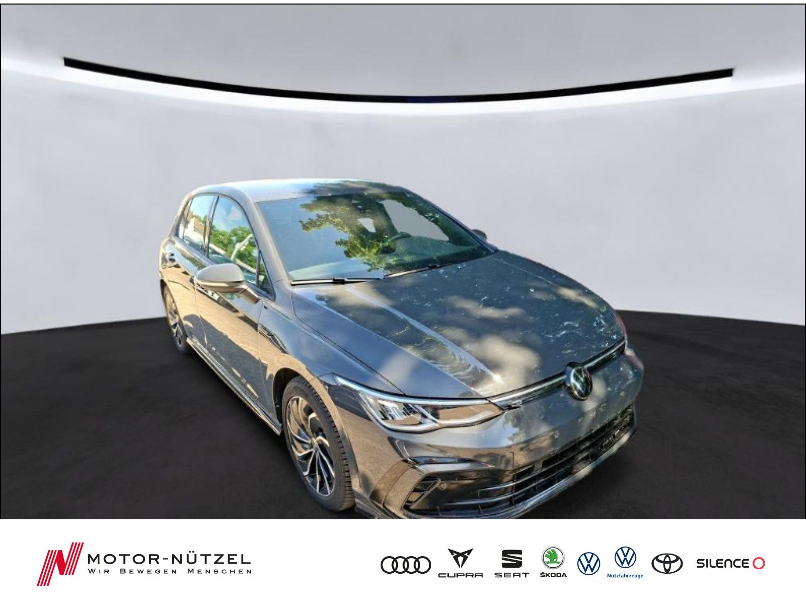 VW Golf VIII 1.5 eTSI DSG R-LINE LED+RFK+SHZ+APP