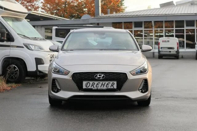 HYUNDAI i30 TREND PLUS / SITZHEIZ/MET/TEMPOMAT/KLIMA... – Bild 2