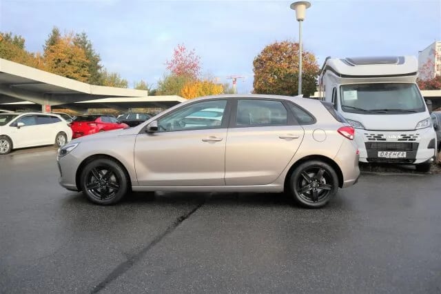 HYUNDAI i30 TREND PLUS / SITZHEIZ/MET/TEMPOMAT/KLIMA... – Bild 4