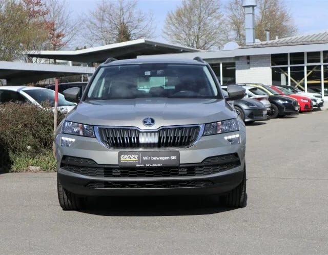 SKODA Karoq STYLE /AUTOMATIK/SITZHEIZ/RÜ-KAM/MET/UVM – Bild 2
