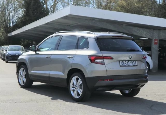 SKODA Karoq STYLE /AUTOMATIK/SITZHEIZ/RÜ-KAM/MET/UVM – Bild 5