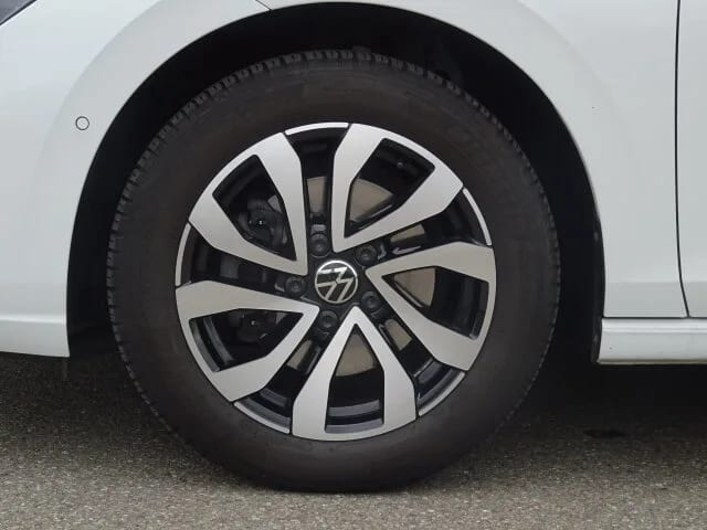 VW Golf VIII 1.5 TSI Active Navi/Klima/LED/Kamera – Bild 5