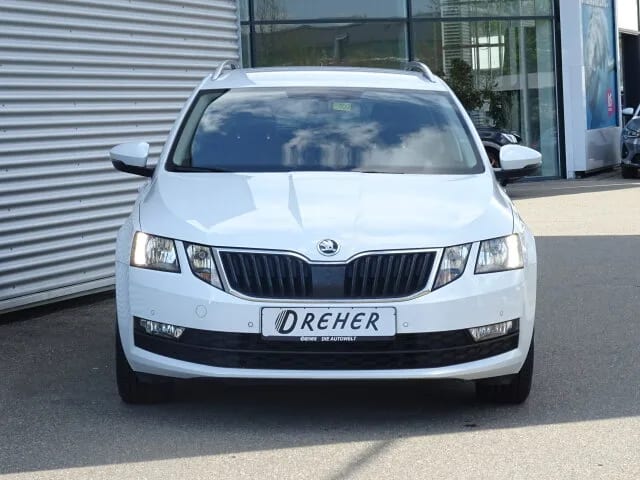 SKODA Octavia Combi Carplay DSG Leder Navi Sitzhzg Abstandsw. – Bild 2