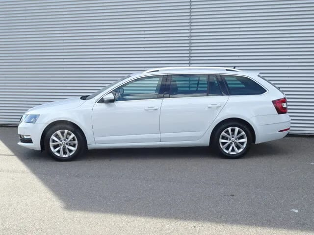 SKODA Octavia Combi Carplay DSG Leder Navi Sitzhzg Abstandsw. – Bild 3