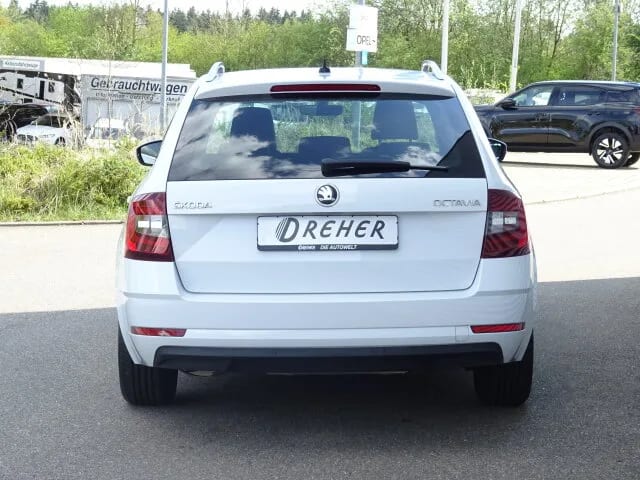 SKODA Octavia Combi Carplay DSG Leder Navi Sitzhzg Abstandsw. – Bild 5