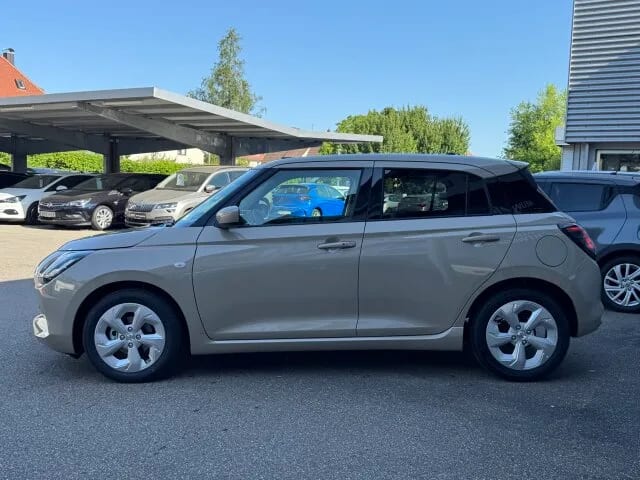 SUZUKI Swift Comfort AUTOMATIK/NAVI/SITZHEIZ/RÜ-KAM/UVM – Bild 3